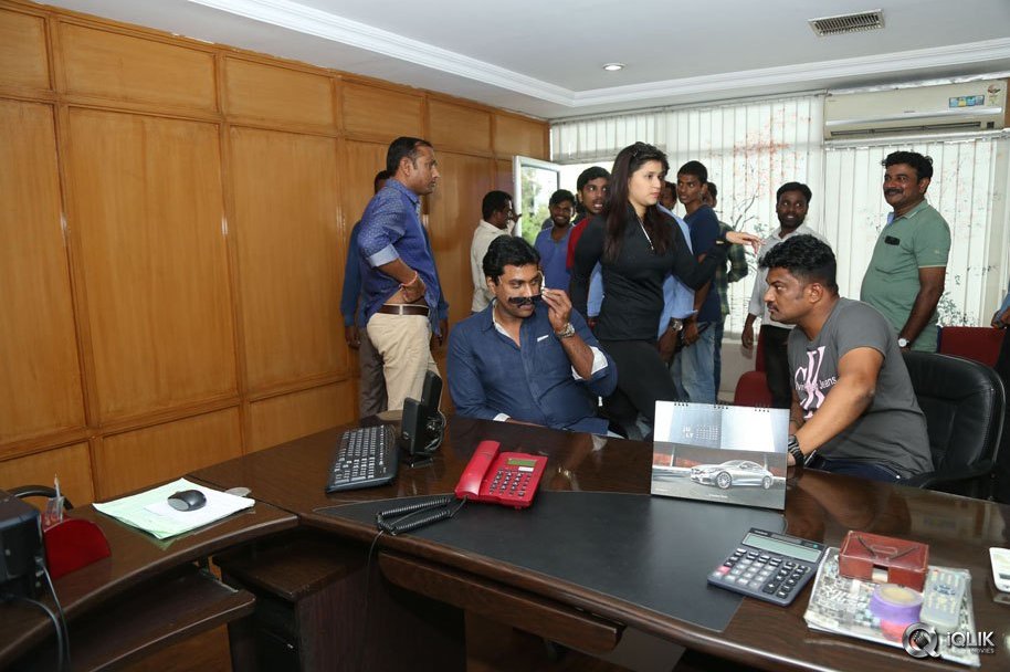 Jakkanna-Movie-Team-Visited-Hyderabad-Theaters